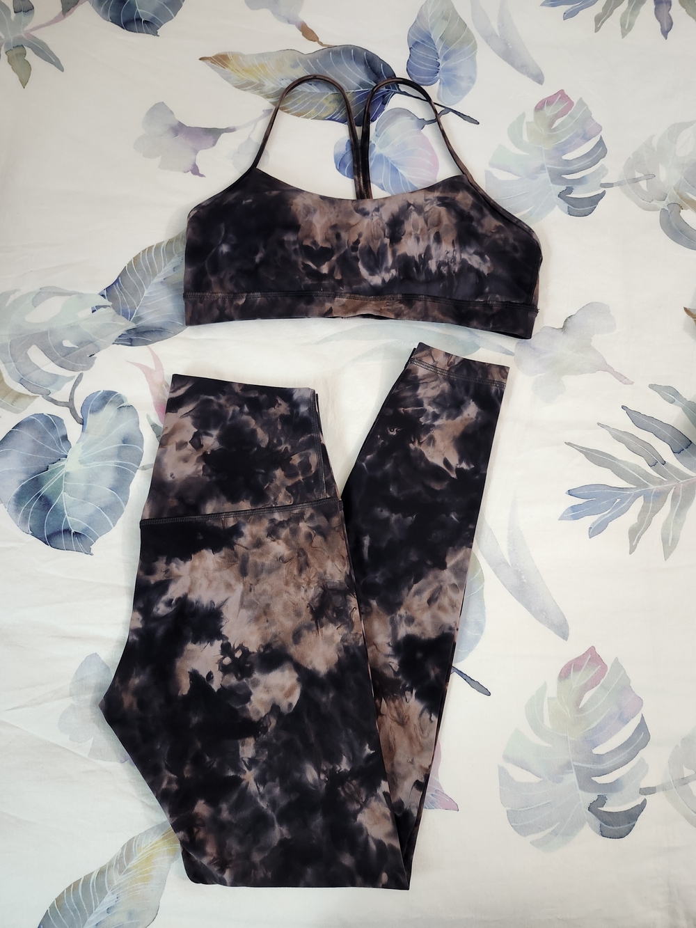 Align Legging & Nulu Flow-Y Bra Set